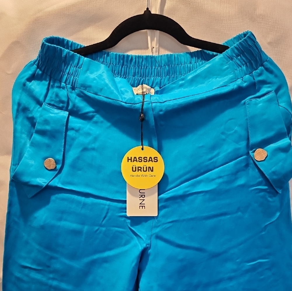 URNE Women's Blue Capris
